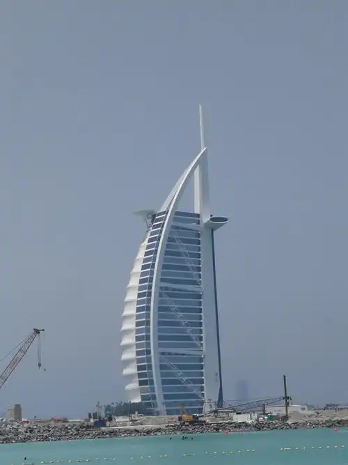 帆船酒店,六星宾馆,坐轻轨,冲沙活动