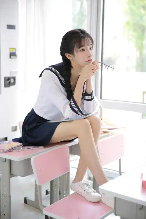 女装大佬艾比,穿旗袍勒出"芭比"身材,连女生都自愧不如