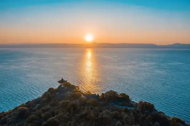 云南玉溪抚仙湖,网传有游客落水:夏天游泳应该记住七点常识