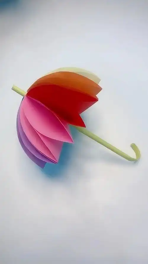 下雨的做了个我喜欢的彩虹伞#手工折纸#创意