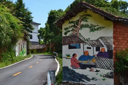 梅岭,看新农村墙画