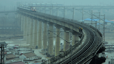 火车转弯铁路gif动图_动态图_表情包下载_soogif