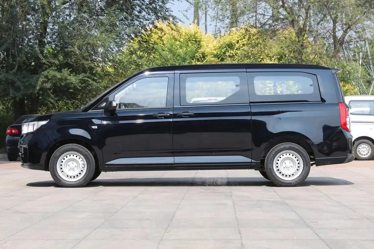 五菱征程新车型上市,定位中型mpv,配6挡手动变速箱怎么样