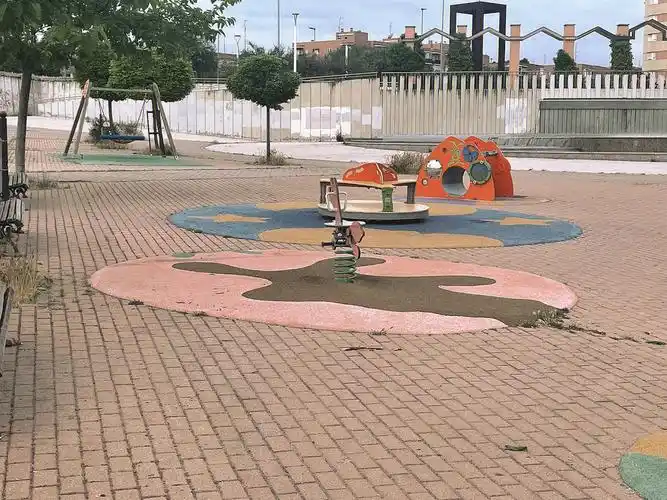 不是一切都是人工,泥巴 沙土,安全等等#公共设施  #儿童活动场所设计