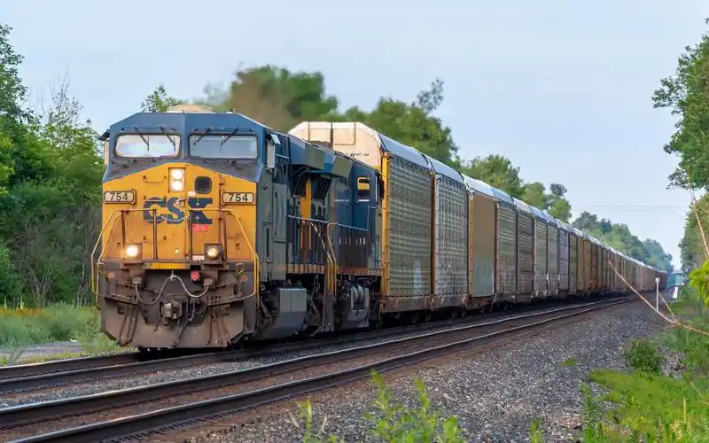 [美国纽约州csx干线运行]---amtrak同向超越大宗货运列车!