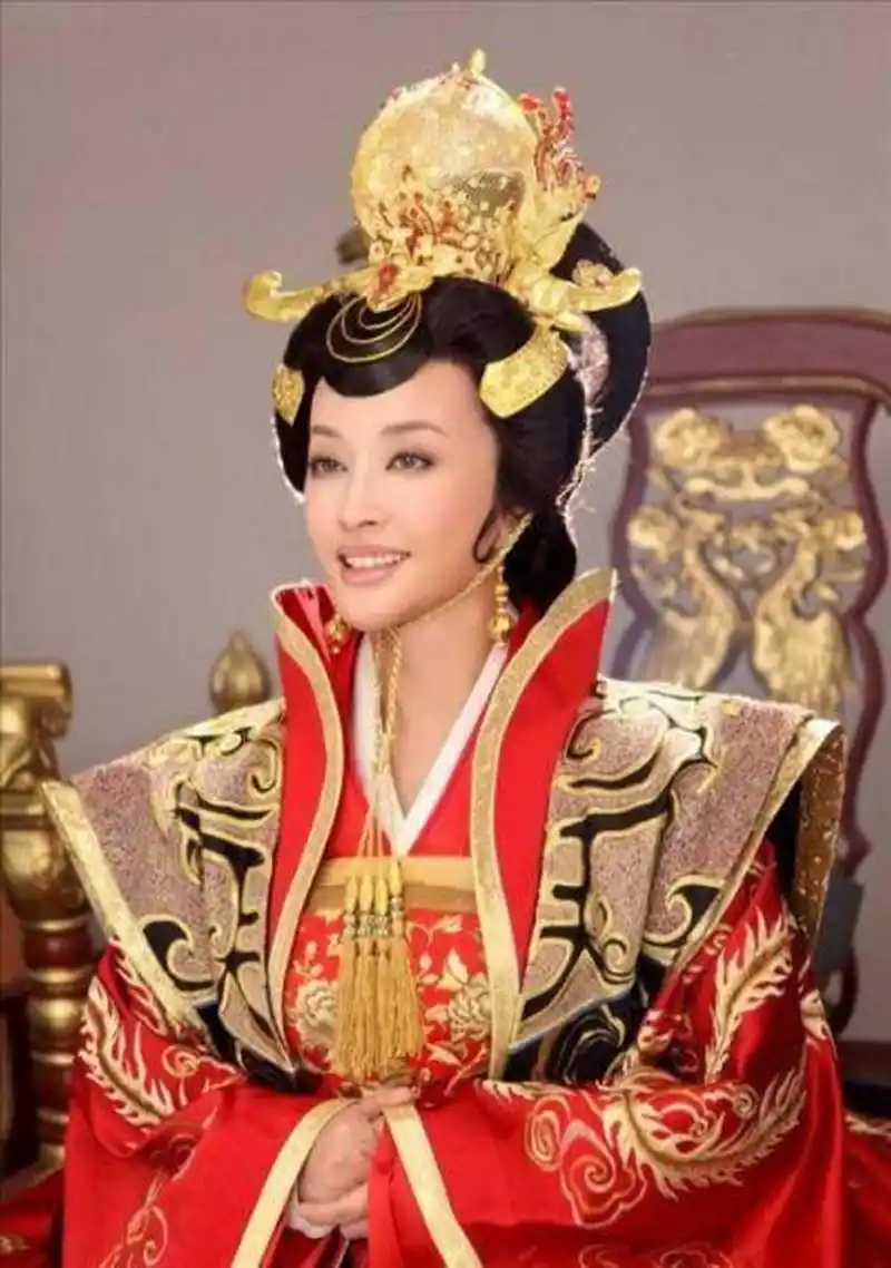 武则天(624年-705年),唐高宗李治的皇后,后来自立为皇帝,改国号为"周"