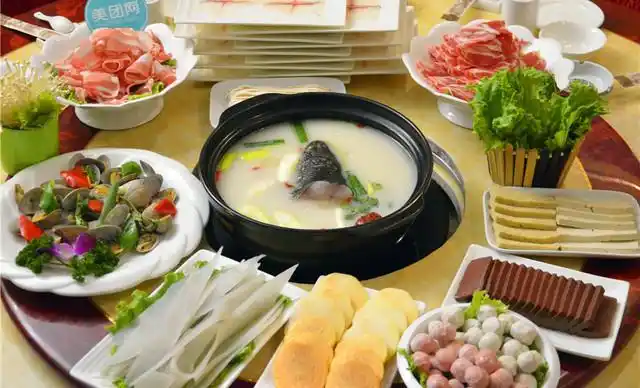 价值311元的鱼火锅套餐,建议4人使用,提供免费wifi.