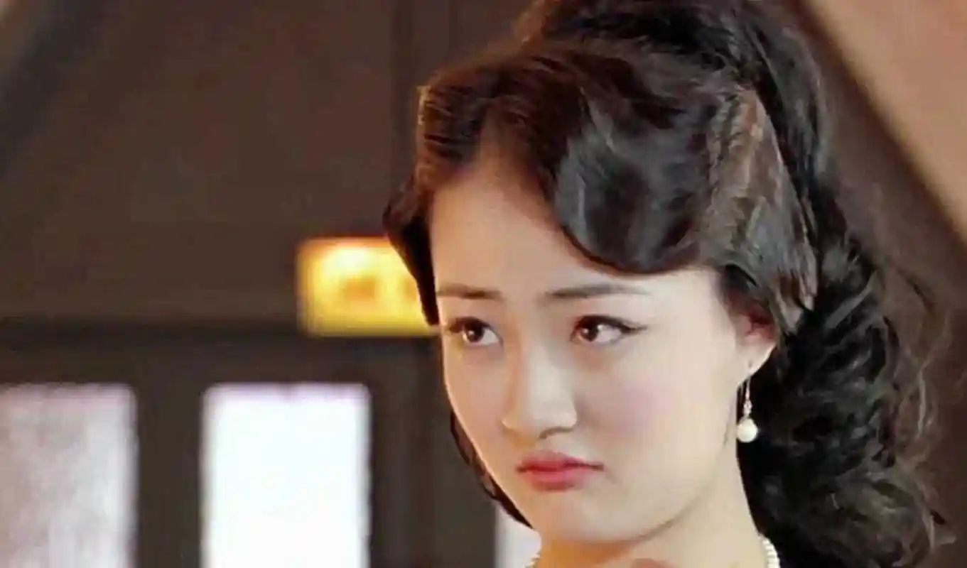 徐璐早期出演电视剧《爱在春天》时,脸上肉肉的真的好可爱,也好漂亮呀