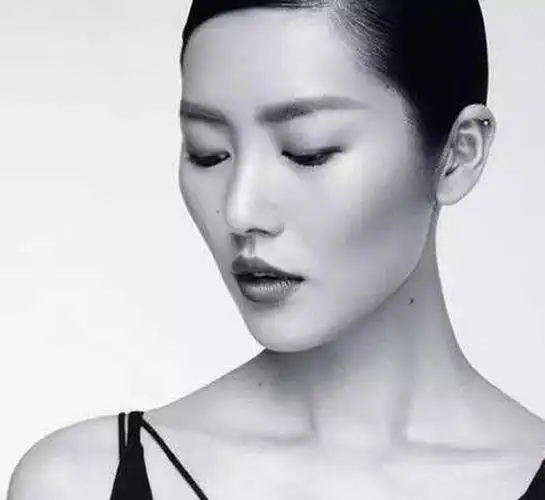 导语:高级脸这几个字,一般都是用来形容模特的,至于高级在什么地方