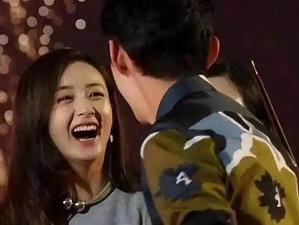 赵丽颖与何炅感情曝光,不再保持神秘_故事_关系_观众