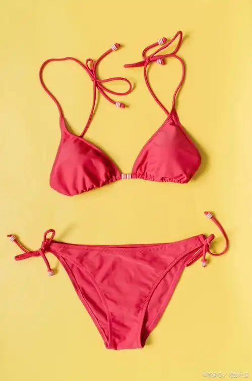 泳衣里面穿什么类型的内衣呢?