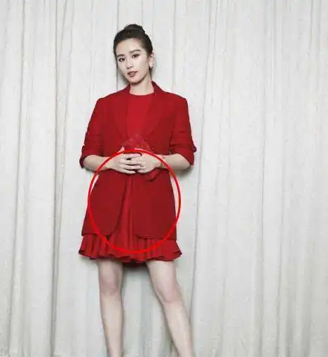 刘诗诗挺孕肚穿礼服,大变化遮不住了,女人味满分,四爷有福了