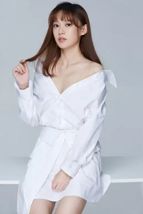 演员杨蕊嘉燕云台崭露头角进组热拍新戏第二次初见