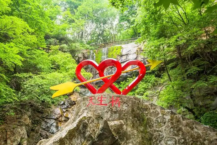 保定阜平天生桥瀑布群风景壮美这里是太行深处的香格里拉