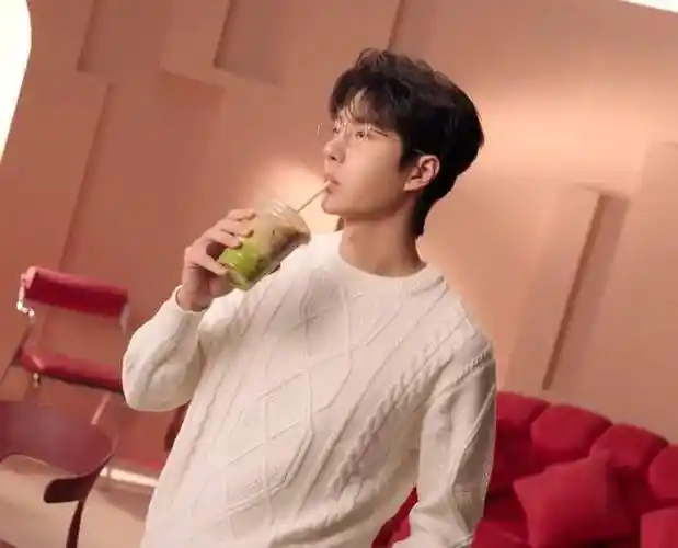 王一博尴尬了被质疑总是代言争议品牌库迪咖啡出事他又躺枪