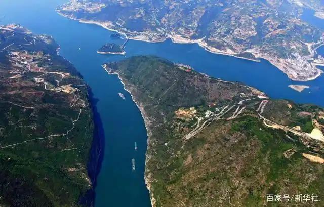 新华全媒丨长江三峡第一峡水清岸美