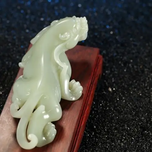 张清雷 和田玉辟邪摆件