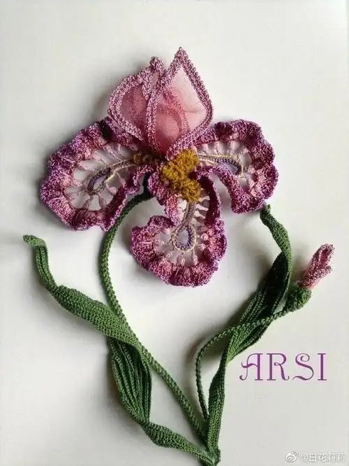 好欣赏这位艺术大师的作品,充分发挥钩针编织的特色,灵动飘逸的花朵