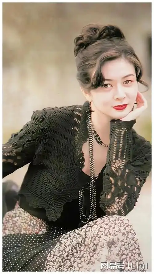 关之琳61岁近照曝光,皮肤零皱纹?网友惊呼:和向太犹如母女!