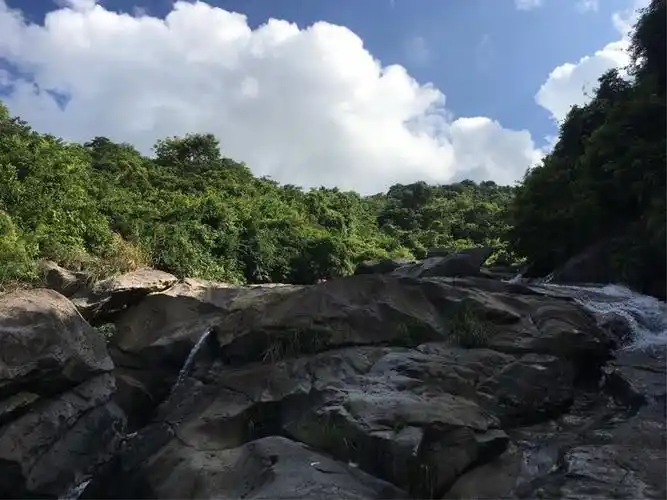 都是宝贝累了,让我歇会儿绝情谷泡潭子这不是传说中的绝情谷,这是深圳