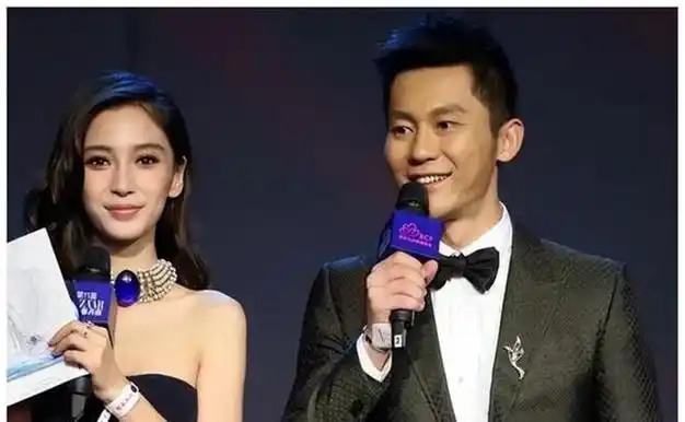 一条热搜冲上榜一位置,说的是李晨和angelababy,正在秘密谈恋爱.