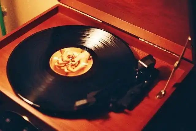 英伦范的复古黑胶唱片机唯美图片