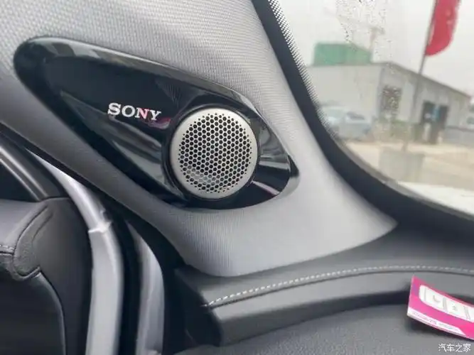全车8个索尼音响,相当给力