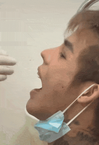 袖珍总裁做核酸检测被嘲笑没桌子高直接笑飞了