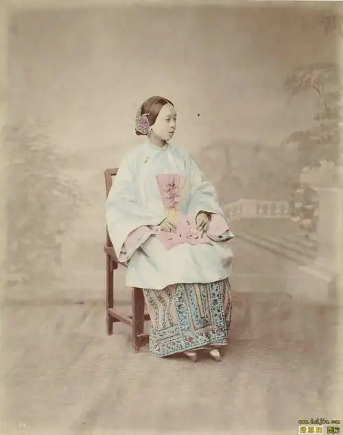 上色老照片看100年前清朝女性真容