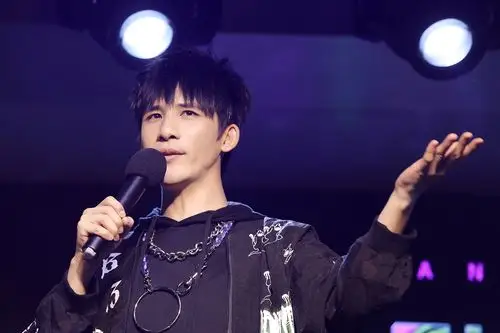 大张伟出道20周年演唱会启动发布会纪念展回忆杀泪点十足