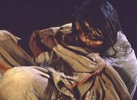 安第斯山脉出土一位貌美女尸,死时仅仅15岁,专家:死法太残忍了