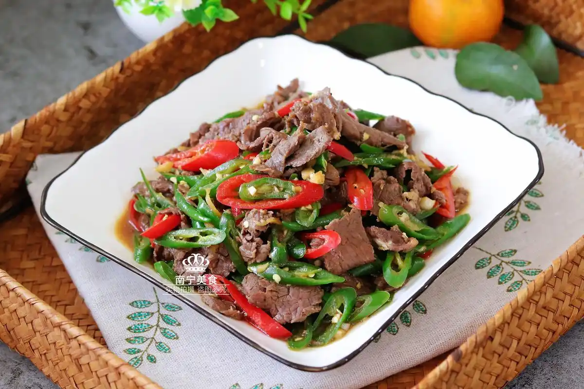 炒牛肉这样做才鲜嫩,很多人第一步就搞错了,难怪又干又柴不好吃