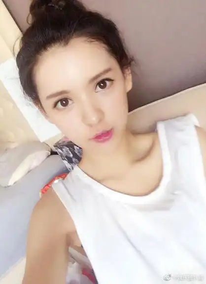 张予曦车内氛围感随拍