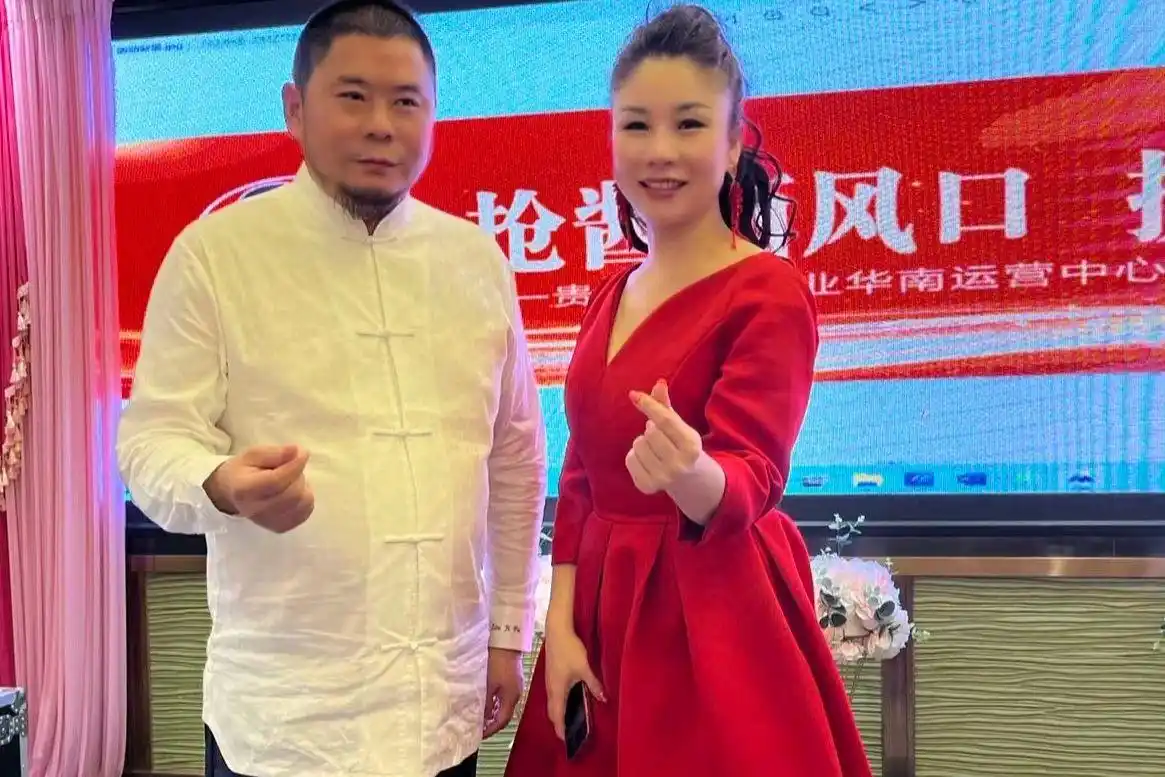 华语女歌手李琦助力同缘相聚梦想起航广州邹记福酱酒文化开业庆典