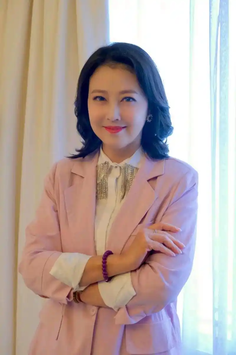 一代人的女神!周海媚近照[鲜花]