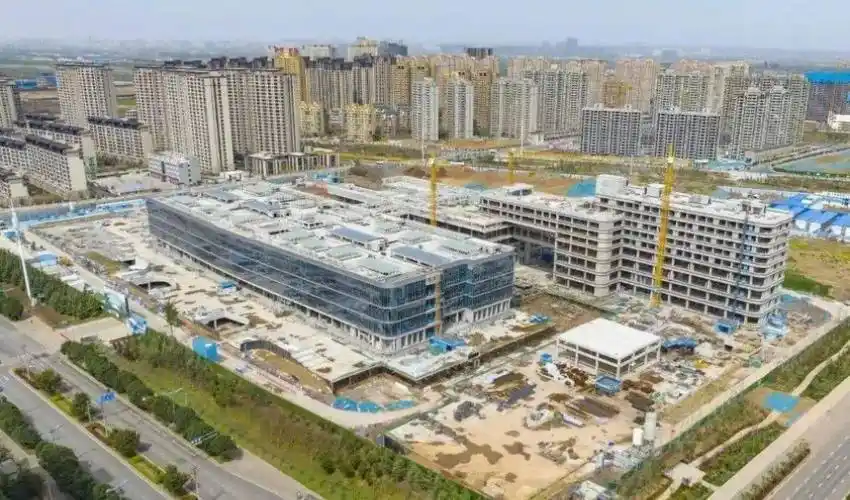 依托洛阳市中心医院承建的豫西公共卫生中心(万安山医院)与西安交通