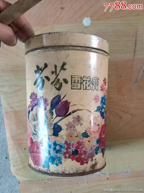 芬芬雪花膏大铁盒,有灰没清理