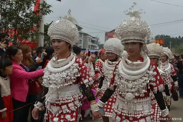 一件衣服做一年:白苗