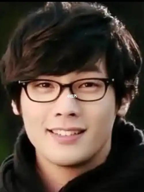 我觉得崔丹尼尔不帅啊怎么他的笑这么治愈