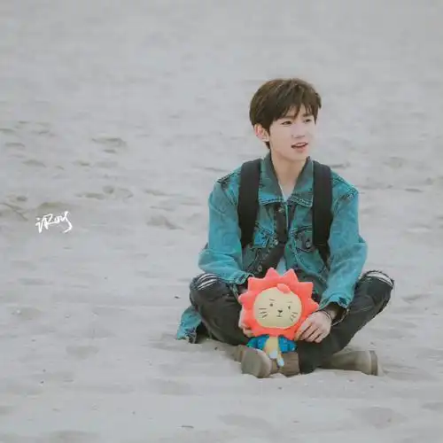 王源哥哥带着莱阳在洛杉矶游玩当爸爸的人也充满少年感 青春气息溢满