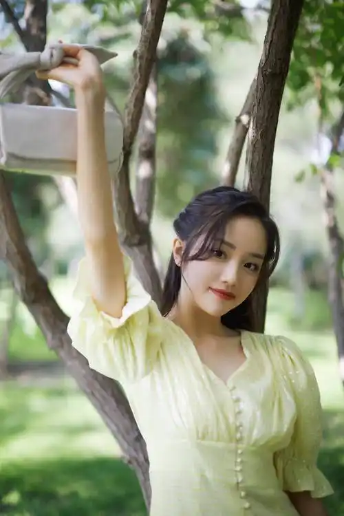 杨志雯温柔写真曝光 新戏《追着彩虹的我们》反差出演"女汉子"