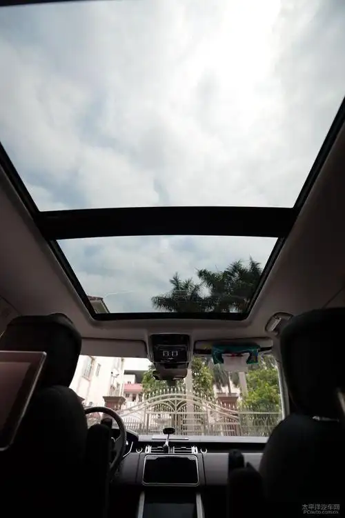 全景天窗,前半部分可以打开