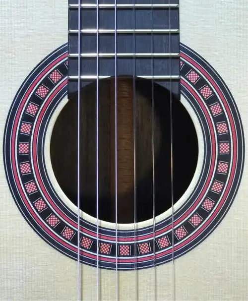 阿盼吉他的音孔饰圈