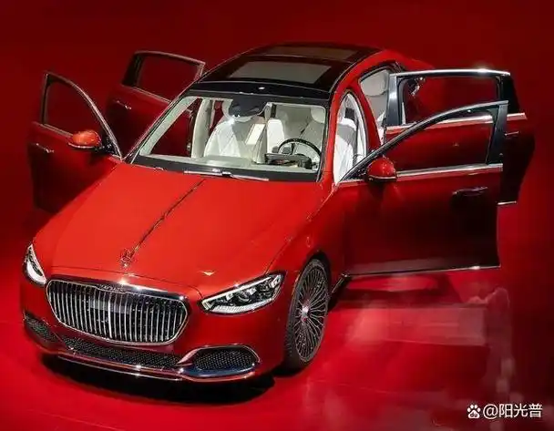 40岁女性适合的奔驰车型包括奔驰c级,e级和s级轿车.