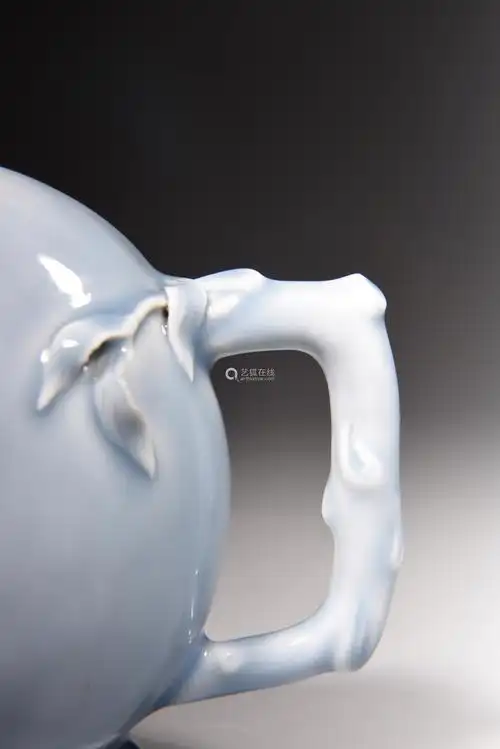 清天蓝釉桃形倒流壶