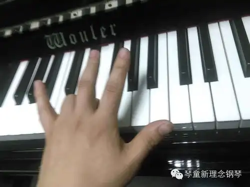 手指僵硬,不放松