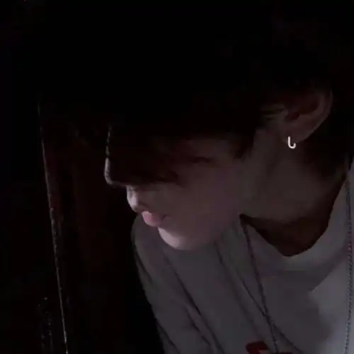 模糊男头像韩版黑白侧颜