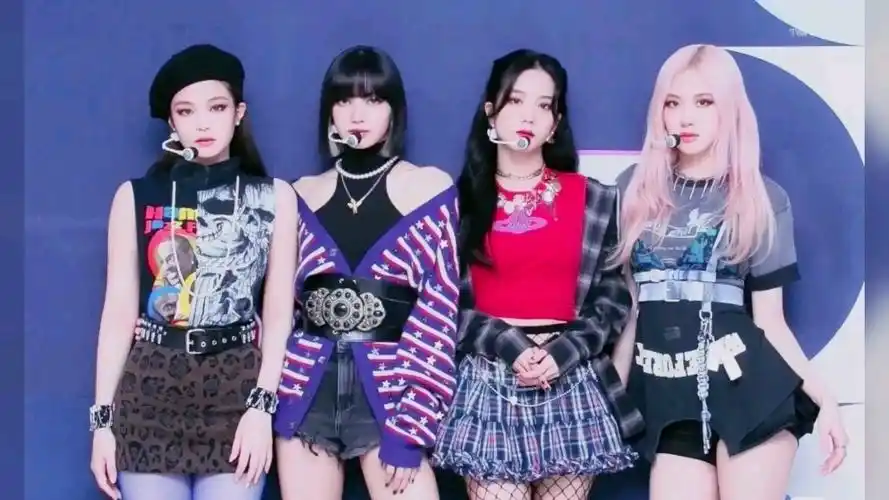 black pink全员超稀有照片,爱了爱了,四闺女太美了!都是谁家的美女啊?