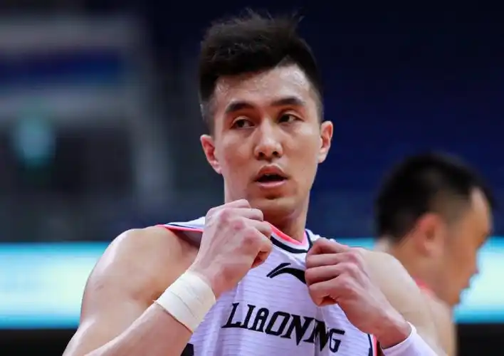 搞笑郭艾伦换新发型遭球迷吐槽感叹道整回来太贵了没钱