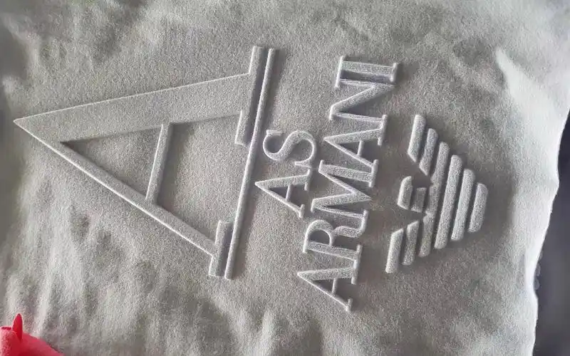 凹凸压花#服装印花厂#服装印花#白墨烫画#压花工艺#服装厂#压花厂实拍